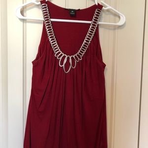 Red tank with banded bottom